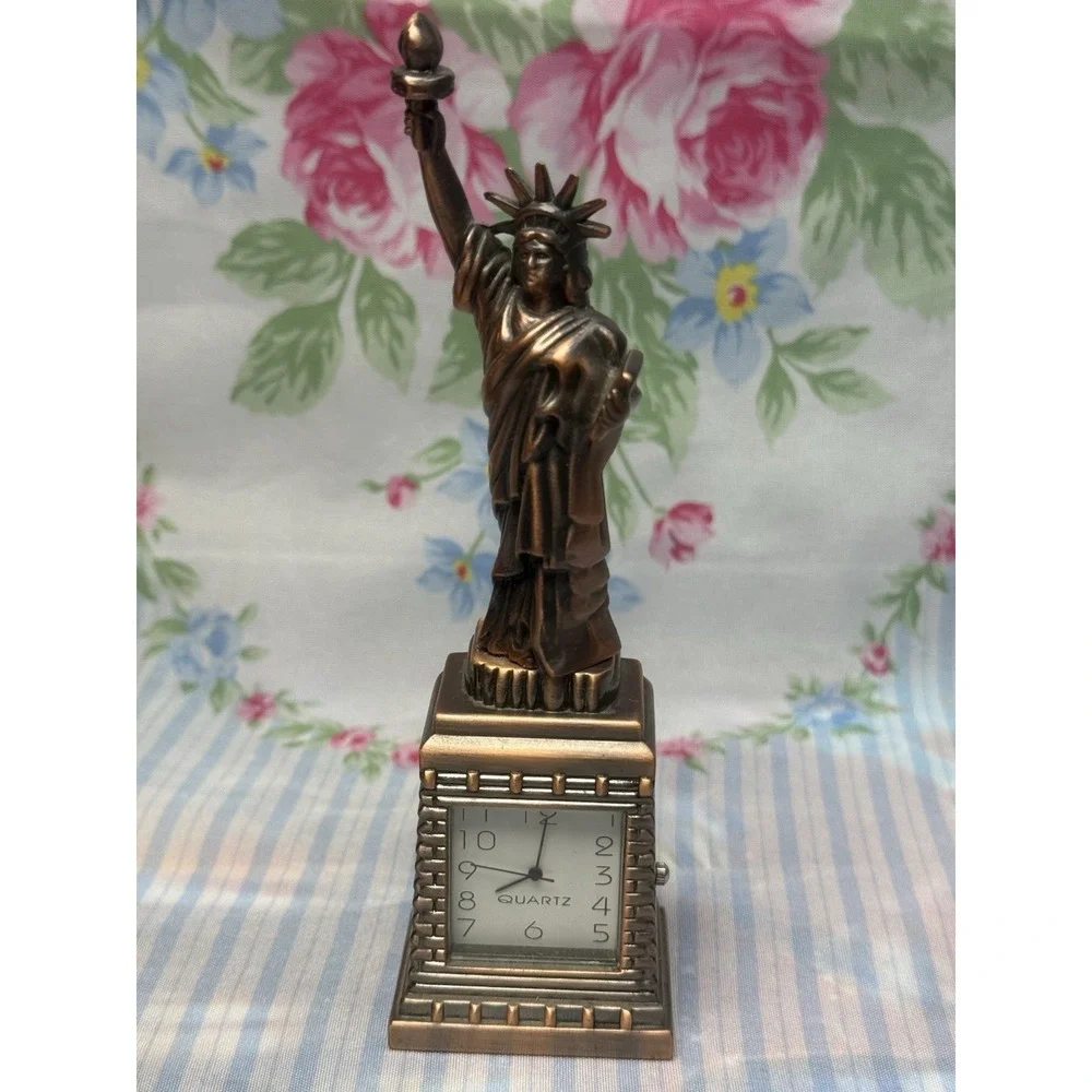 Vintage Souvenir Lot Wisconsin Bell Chicago‎ Mug Statue of Liberty Clock Horse
